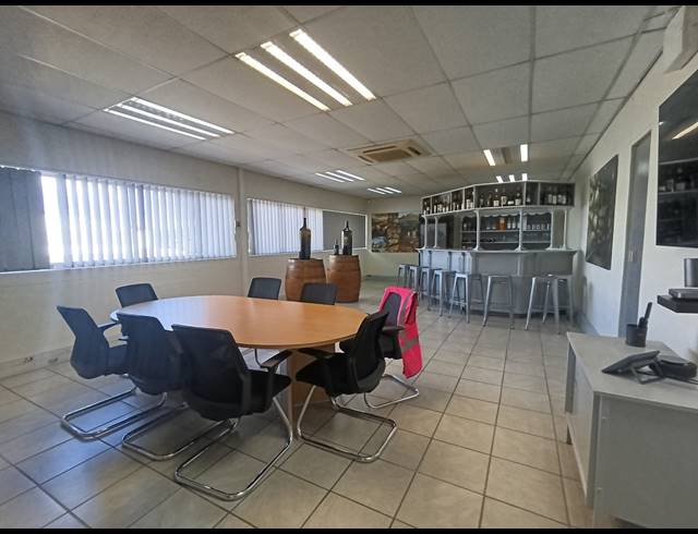 3,301M² WAREHOUSE TO LET IN NEW GERMANY